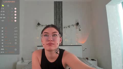 Snapshot of ameliya_sun chatting on 02.15.25 Aylin online show from 02.15.25