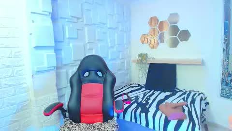 Snapshot of amell_thomson chatting on 01.16.26 Amell Thomson online show from 01.16.26