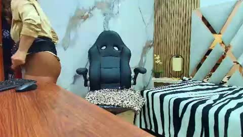 Snapshot of amell_thomson chatting on 06.15.26 Amell Thomson online show from 06.15.26