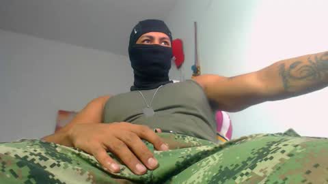 Snapshot of american_challenges chatting on 10.03.25 miguel online show from 10.03.25