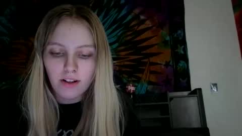 Snapshot of amethystmoon18 chatting on 02.27.26 amethystmoon18 online show from 02.27.26
