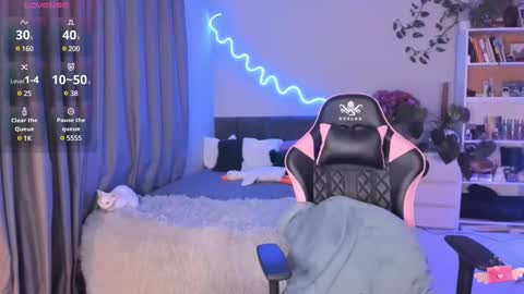 Hi-hi I am Kate welcome to my sexy room online show from 02.17.25