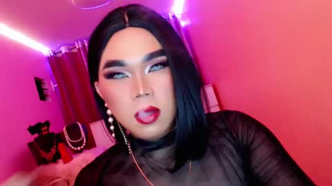 Snapshot of amiadoll chatting on 03.01.25 Queen Mireska online show from 03.01.25