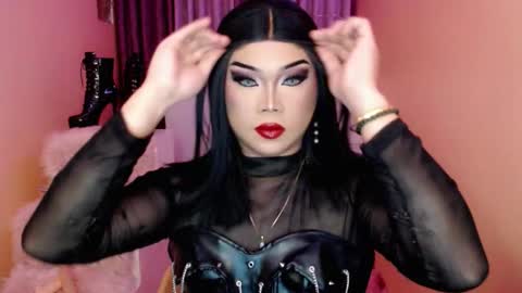 Snapshot of amiadoll chatting on 10.05.25 Queen Mireska online show from 10.05.25