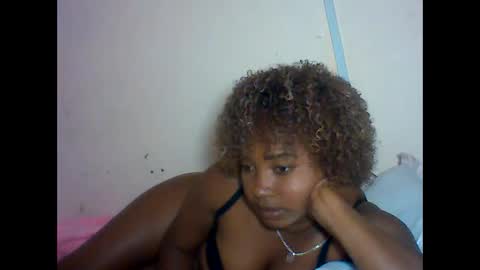 Snapshot of amielle_01 chatting on 04.15.26 amielle_01 online show from 04.15.26