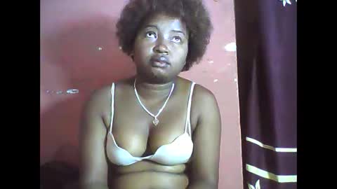 Snapshot of amielle_01 chatting on 04.25.26 amielle_01 online show from 04.25.26
