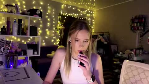 Snapshot of amily_sunray chatting on 02.25.26 Amily online show from 02.25.26