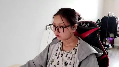 Snapshot of amiramita chatting on 05.21.26 Kathrynenijou online show from 05.21.26