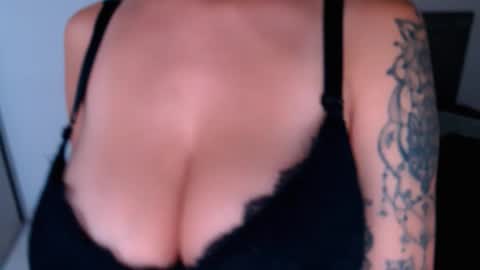 Snapshot of ammanda_ chatting on 05.15.26 diana online show from 05.15.26