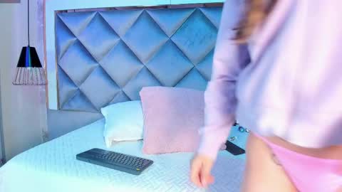 Snapshot of ammy_durand chatting on 02.18.25 ammy durand online show from 02.18.25