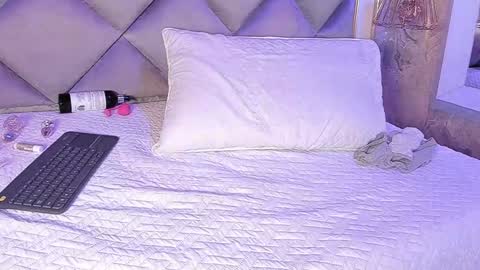 Snapshot of ammy_durand chatting on 02.26.25 ammy durand online show from 02.26.25