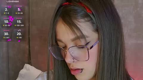 Snapshot of ammyjoness_ chatting on 11.19.25 Ammy Jones online show from 11.19.25