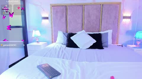 Snapshot of ammyjoness_ chatting on 04.15.26 Ammy Jones online show from 04.15.26