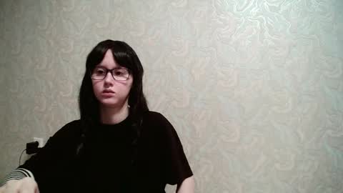 Snapshot of amomira chatting on 11.30.25 Amomira online show from 11.30.25