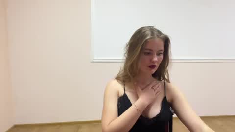 Snapshot of amorelle_ chatting on 04.19.26 amorelle_ online show from 04.19.26