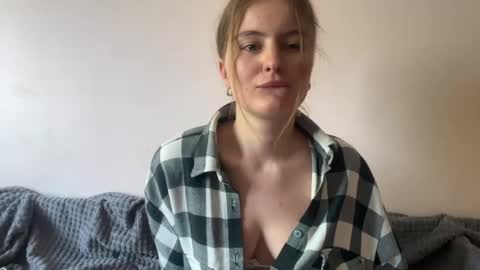 Snapshot of amorelle_ chatting on 04.21.26 amorelle_ online show from 04.21.26