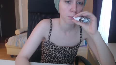 Snapshot of amoremeoww chatting on 12.27.24 miss unforgettable online show from 12.27.24