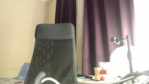 Snapshot of amoremeoww chatting on 12.30.24 miss unforgettable online show from 12.30.24