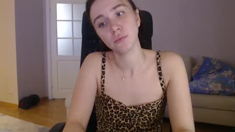 Snapshot of amoremeoww chatting on 02.18.25 miss unforgettable online show from 02.18.25