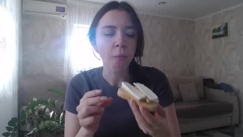 Snapshot of amoremeoww chatting on 11.04.25 miss unforgettable online show from 11.04.25