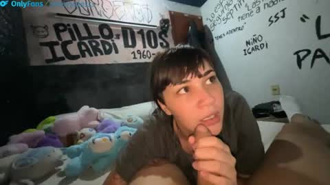 Snapshot of amorxdos chatting on 04.01.26 Barderitos online show from 04.01.26