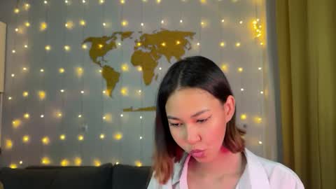 Amura Kim online show from 12.08.24