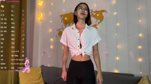 Amura Kim online show from 12.10.24