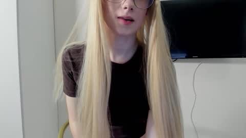 Snapshot of amy1_1 chatting on 09.26.25 amy1_1 online show from 09.26.25