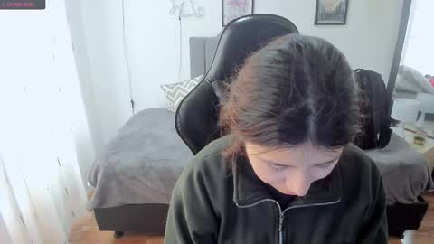 Snapshot of amy_sophiaa chatting on 10.01.25 Amy sophia 3 online show from 10.01.25