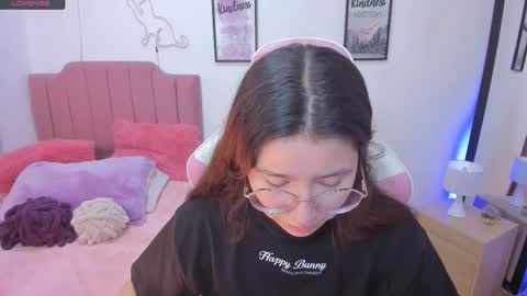 Snapshot of amy_sophiaa chatting on 11.15.25 Amy sophia 3 online show from 11.15.25