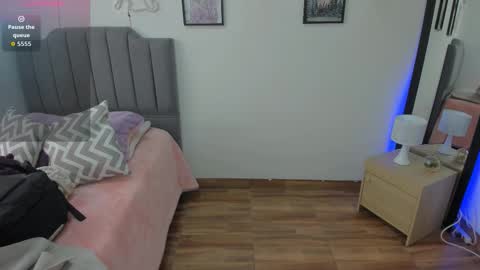 Snapshot of amy_sophiaa chatting on 11.17.25 Amy sophia 3 online show from 11.17.25