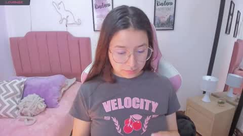 Snapshot of amy_sophiaa chatting on 11.22.25 Amy sophia 3 online show from 11.22.25