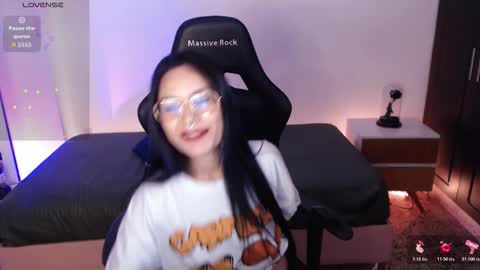 Snapshot of amy_stiward chatting on 12.03.25 Mia Cristancho online show from 12.03.25