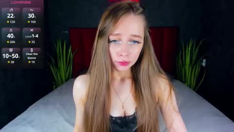 Snapshot of amy_vayne chatting on 09.30.25 Amy online show from 09.30.25