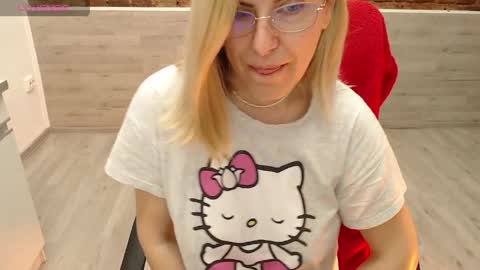 Snapshot of amyamandax chatting on 04.01.26 Amy online show from 04.01.26