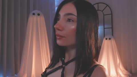 Snapshot of amyarmstrong chatting on 10.20.25 Amy Armstrong online show from 10.20.25