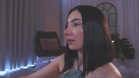 Snapshot of amyarmstrong chatting on 11.10.25 Amy Armstrong online show from 11.10.25