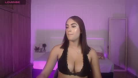 Snapshot of amyjohnsonn chatting on 04.27.26 amyjohnsonn online show from 04.27.26