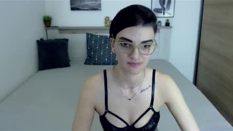 Snapshot of amylexy chatting on 01.06.25 Hi there guys My pleasure in your hands pvt is open online show from 01.06.25