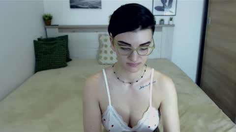 Snapshot of amylexy chatting on 03.08.25 Hi there guys My pleasure in your hands pvt is open online show from 03.08.25