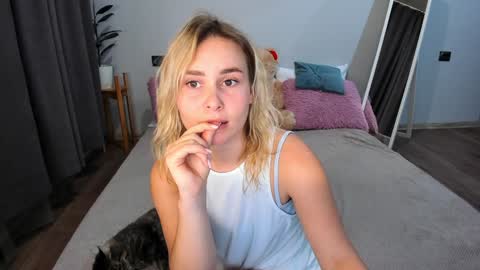 Snapshot of amymilson chatting on 12.02.24 amymilson online show from 12.02.24