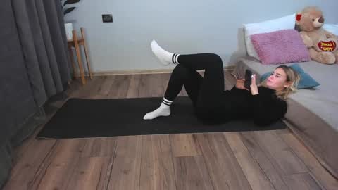 Snapshot of amymilson chatting on 12.04.24 amymilson online show from 12.04.24