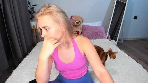 Snapshot of amymilson chatting on 12.15.24 amymilson online show from 12.15.24