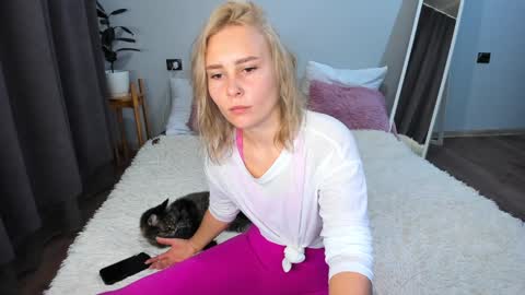 Snapshot of amymilson chatting on 12.19.24 amymilson online show from 12.19.24