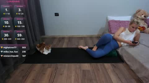 Snapshot of amymilson chatting on 03.11.25 amymilson online show from 03.11.25