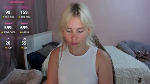 Snapshot of amymilson chatting on 09.29.25 amymilson online show from 09.29.25