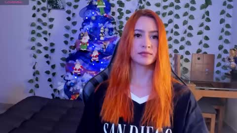 Snapshot of amypond__ chatting on 12.17.24 Amy online show from 12.17.24