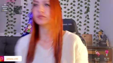 Snapshot of amypond__ chatting on 12.21.24 Amy online show from 12.21.24