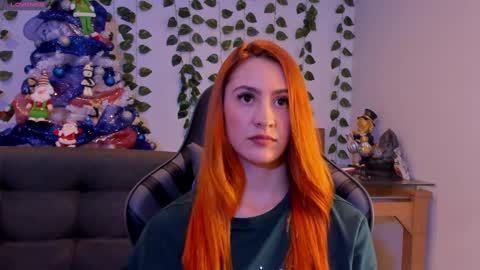 Snapshot of amypond__ chatting on 12.22.24 Amy online show from 12.22.24