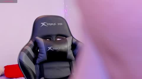 Snapshot of amypond__ chatting on 09.09.25 Amy online show from 09.09.25